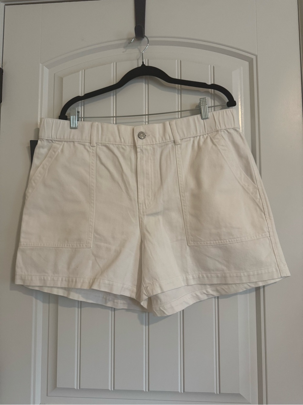 GAP Women's Cream Utility Pocket Shorts - NWT
